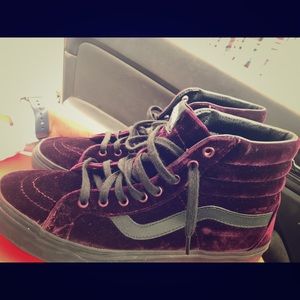 Like new throw back velvet vans